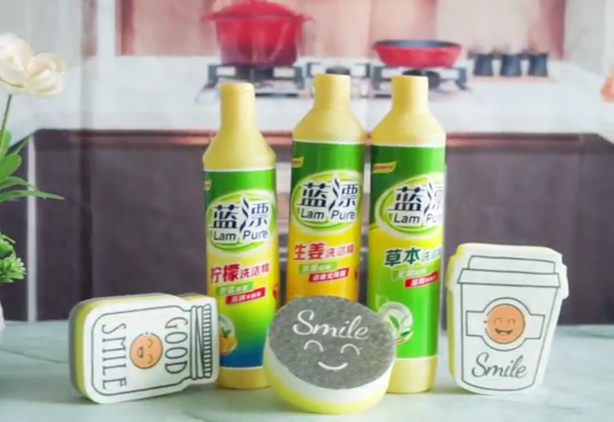 藍(lán)漂洗潔精溫和不傷手，無磷不殘留